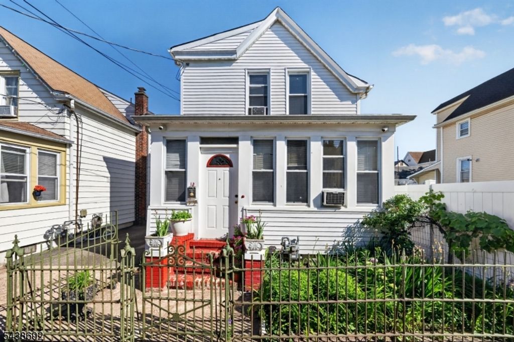 13 Sherman Pl, Clifton City, NJ 07011