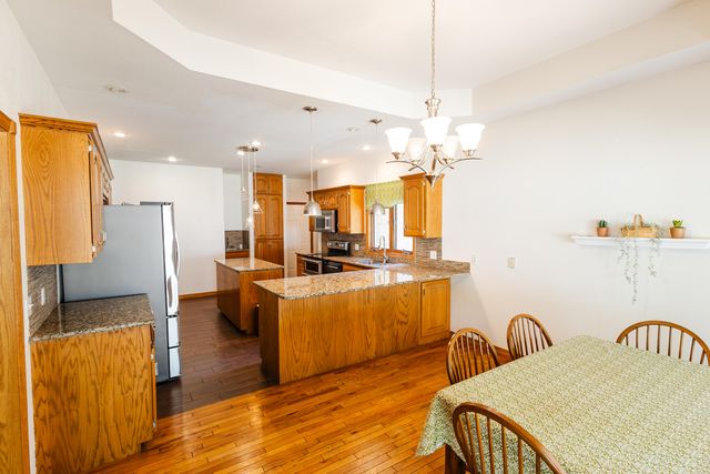 4883 S Buckingham Lane, Springfield, MO 65810