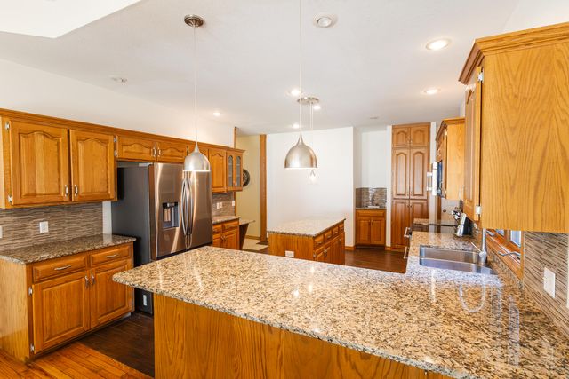 4883 S Buckingham Lane, Springfield, MO 65810