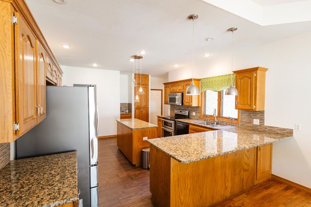 4883 S Buckingham Lane, Springfield, MO 65810