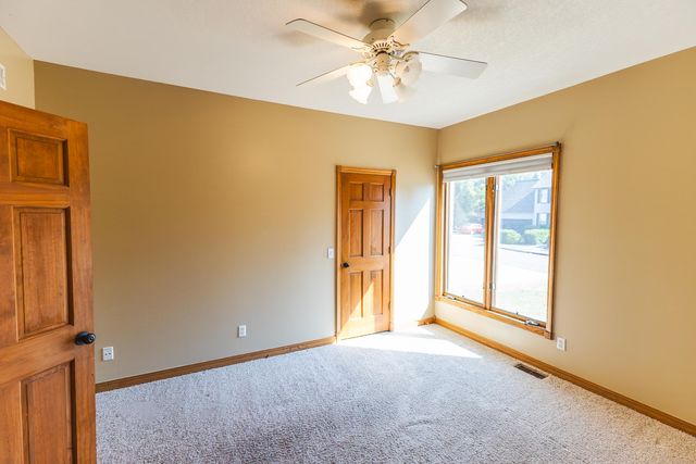 4883 S Buckingham Lane, Springfield, MO 65810