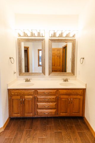 4883 S Buckingham Lane, Springfield, MO 65810