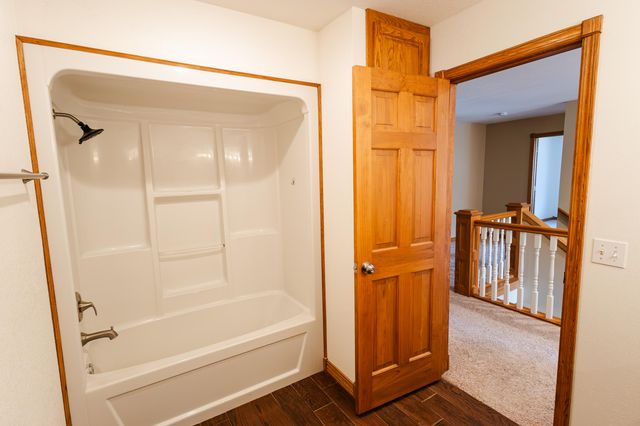 4883 S Buckingham Lane, Springfield, MO 65810