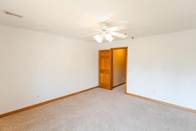 4883 S Buckingham Lane, Springfield, MO 65810