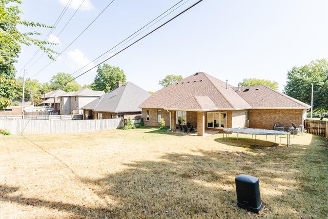 4883 S Buckingham Lane, Springfield, MO 65810