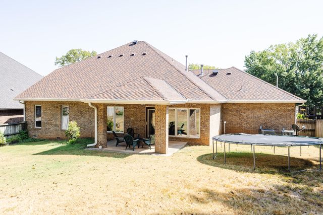 4883 S Buckingham Lane, Springfield, MO 65810