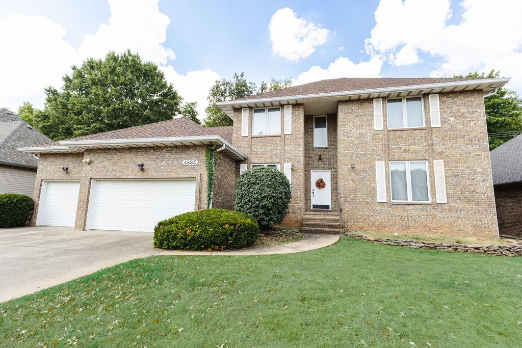 4883 S Buckingham Lane, Springfield, MO 65810