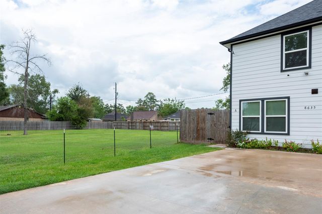 8635 Sunderland Road, Houston, TX 77028