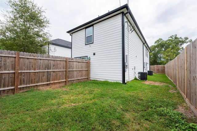 8635 Sunderland Road, Houston, TX 77028