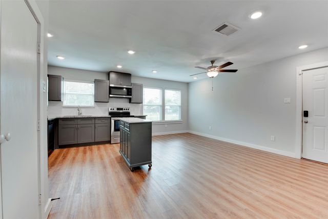 8635 Sunderland Road, Houston, TX 77028
