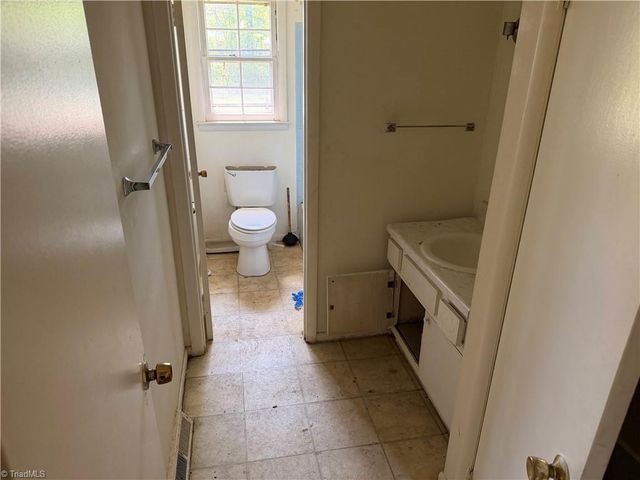 323 Largo Drive, Greensboro, NC 27406