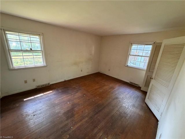 323 Largo Drive, Greensboro, NC 27406