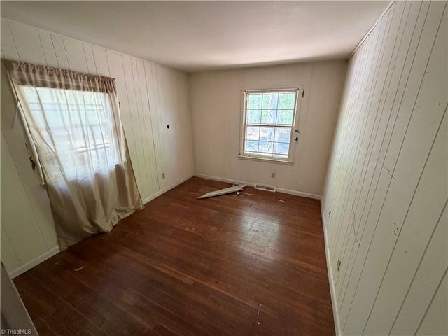 323 Largo Drive, Greensboro, NC 27406