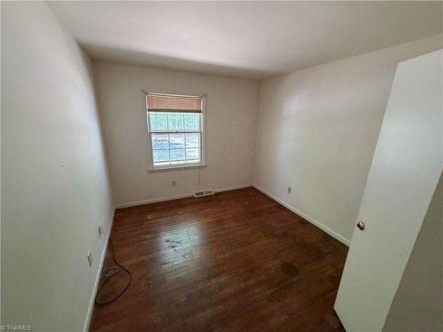 323 Largo Drive, Greensboro, NC 27406