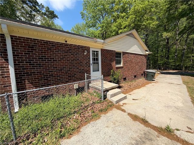 323 Largo Drive, Greensboro, NC 27406