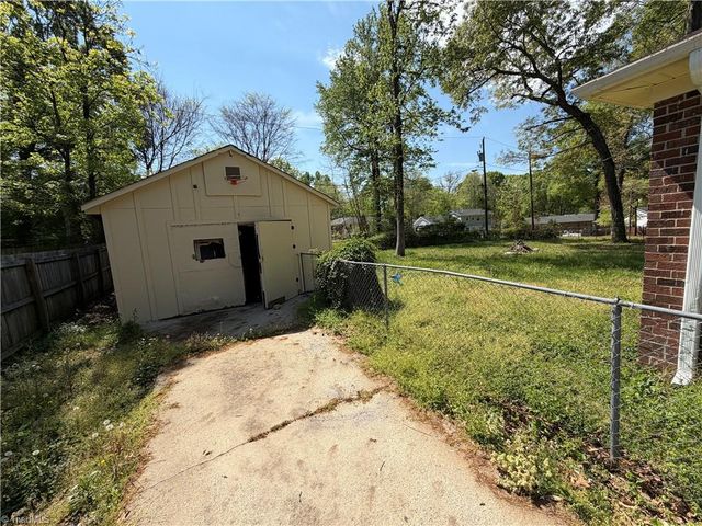 323 Largo Drive, Greensboro, NC 27406