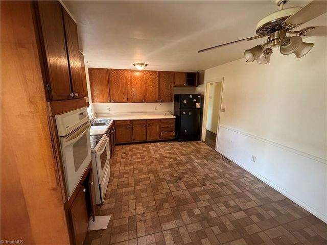 323 Largo Drive, Greensboro, NC 27406