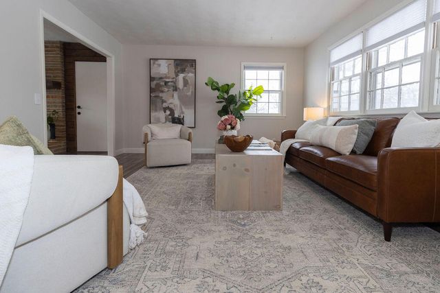 2304 E Cardinal Street, Springfield, MO 65804