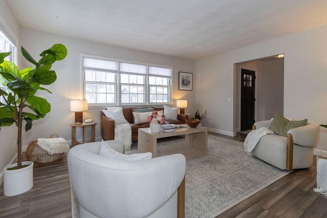 2304 E Cardinal Street, Springfield, MO 65804