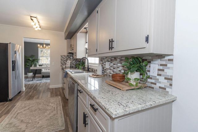 2304 E Cardinal Street, Springfield, MO 65804