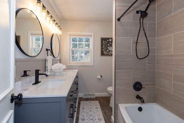 2304 E Cardinal Street, Springfield, MO 65804