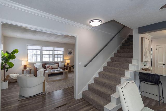 2304 E Cardinal Street, Springfield, MO 65804