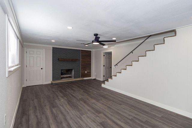 2304 E Cardinal Street, Springfield, MO 65804