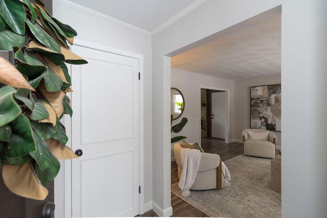 2304 E Cardinal Street, Springfield, MO 65804