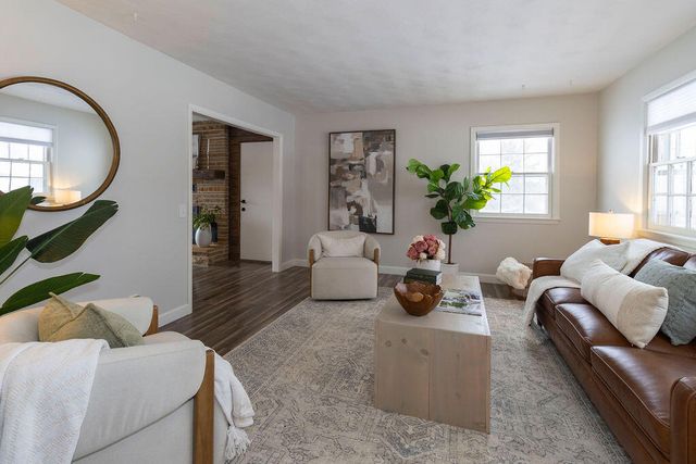 2304 E Cardinal Street, Springfield, MO 65804