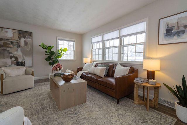 2304 E Cardinal Street, Springfield, MO 65804