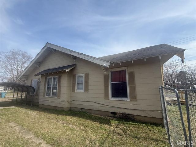 410 E 8th Street, Caruthersville, MO 63830