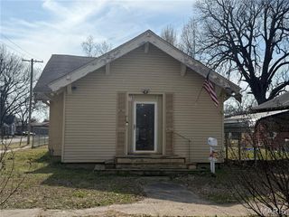 410 E 8th Street, Caruthersville, MO 63830