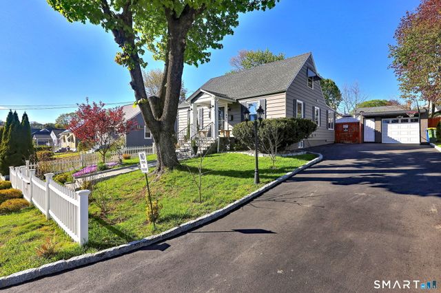 77 Raymond Street, Waterbury, CT 06706