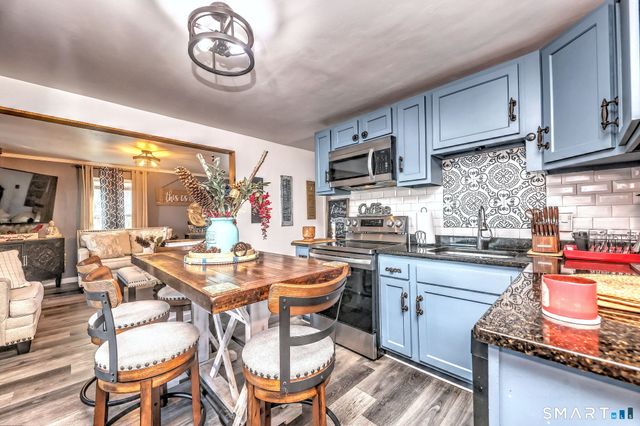 77 Raymond Street, Waterbury, CT 06706