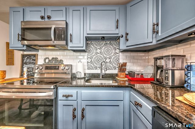 77 Raymond Street, Waterbury, CT 06706