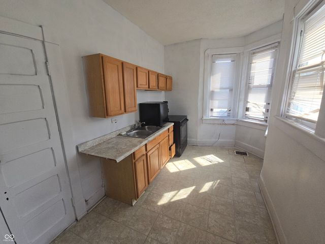 1808 E Washington Street, Indianapolis, IN 46201