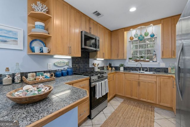 1804 E Henry Street, Savannah, GA 31404