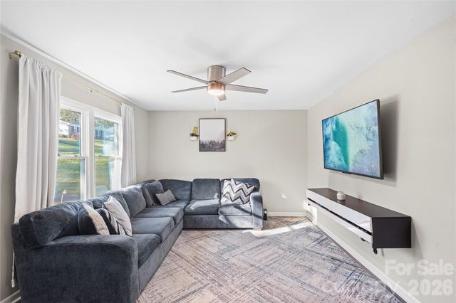 624 Dundeen Drive, Gastonia, NC 28052
