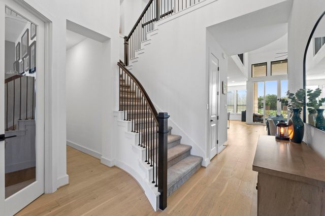 668 Two Creeks LN, Austin, TX 78737