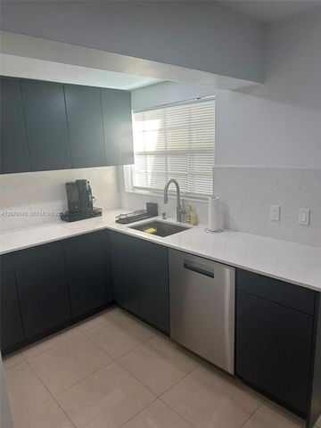 2024 NE 26th Street 1, Wilton Manors, FL 33305