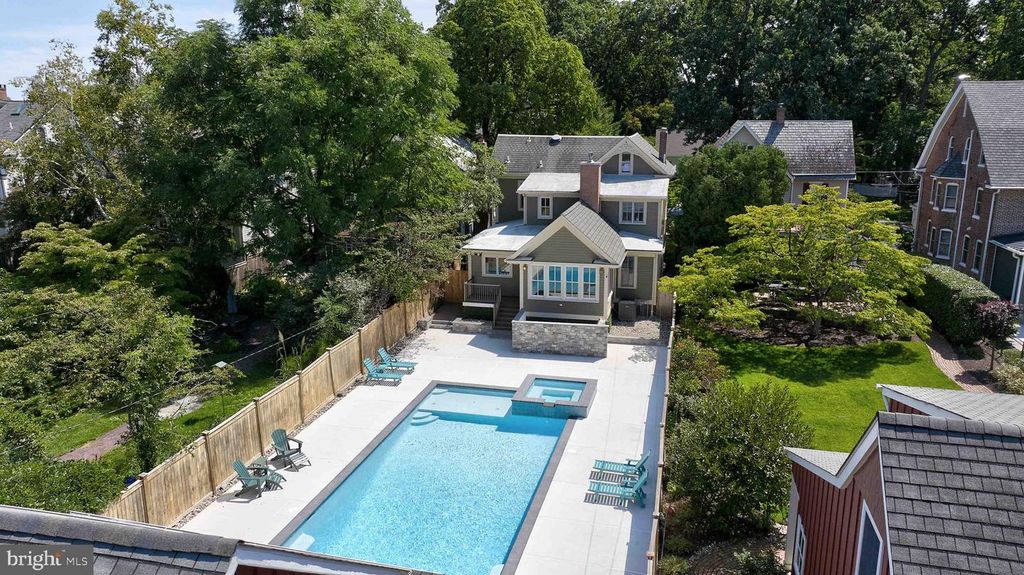 275 W COURT ST, DOYLESTOWN, PA 18901 — exterior