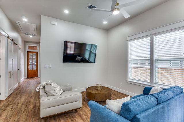 1309 E Peach Street, Fort Worth, TX 76102