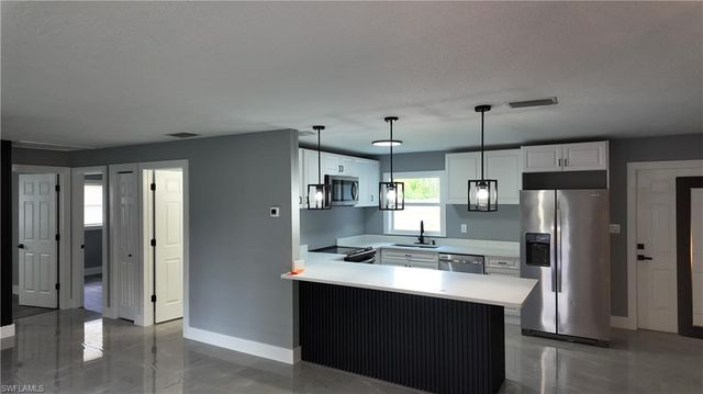 2430 Dixie AVE, Punta Gorda, FL 33950