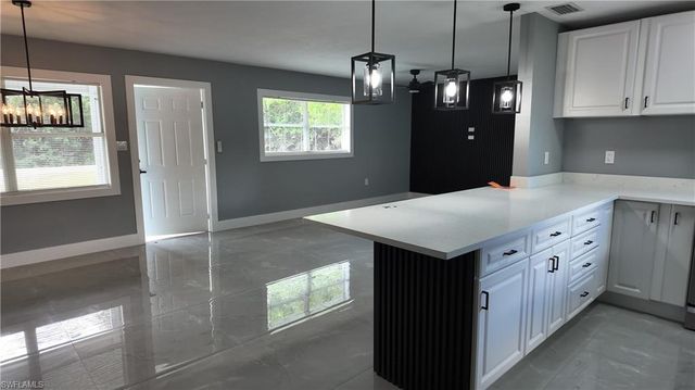 2430 Dixie AVE, Punta Gorda, FL 33950