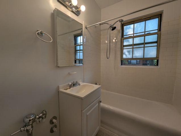 2536 N Sawyer Avenue 302, Chicago, IL 60647