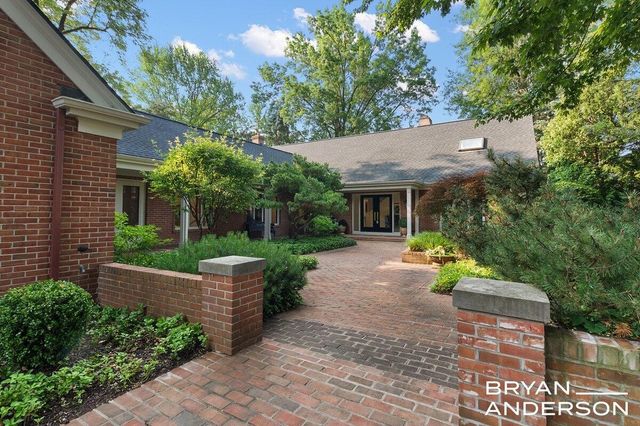 3150 Manhattan Lane, East Grand Rapids, MI 49506