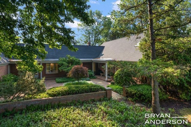 3150 Manhattan Lane, East Grand Rapids, MI 49506