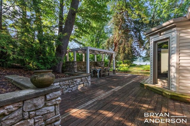 3150 Manhattan Lane, East Grand Rapids, MI 49506