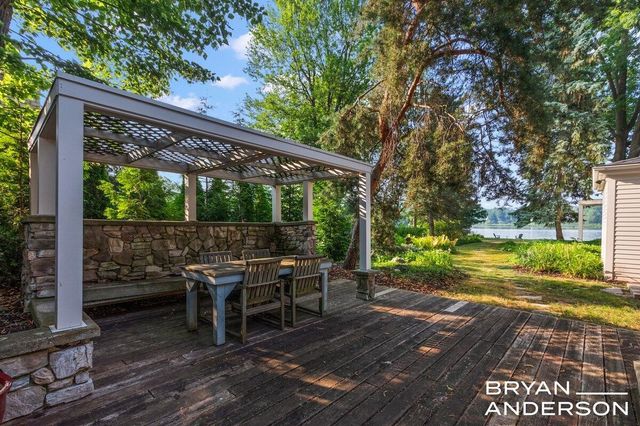 3150 Manhattan Lane, East Grand Rapids, MI 49506