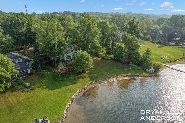 3150 Manhattan Lane, East Grand Rapids, MI 49506